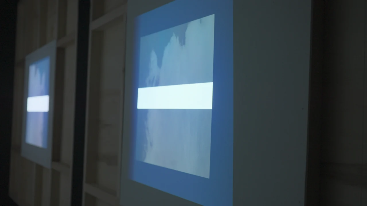 Shaping the space through background projection