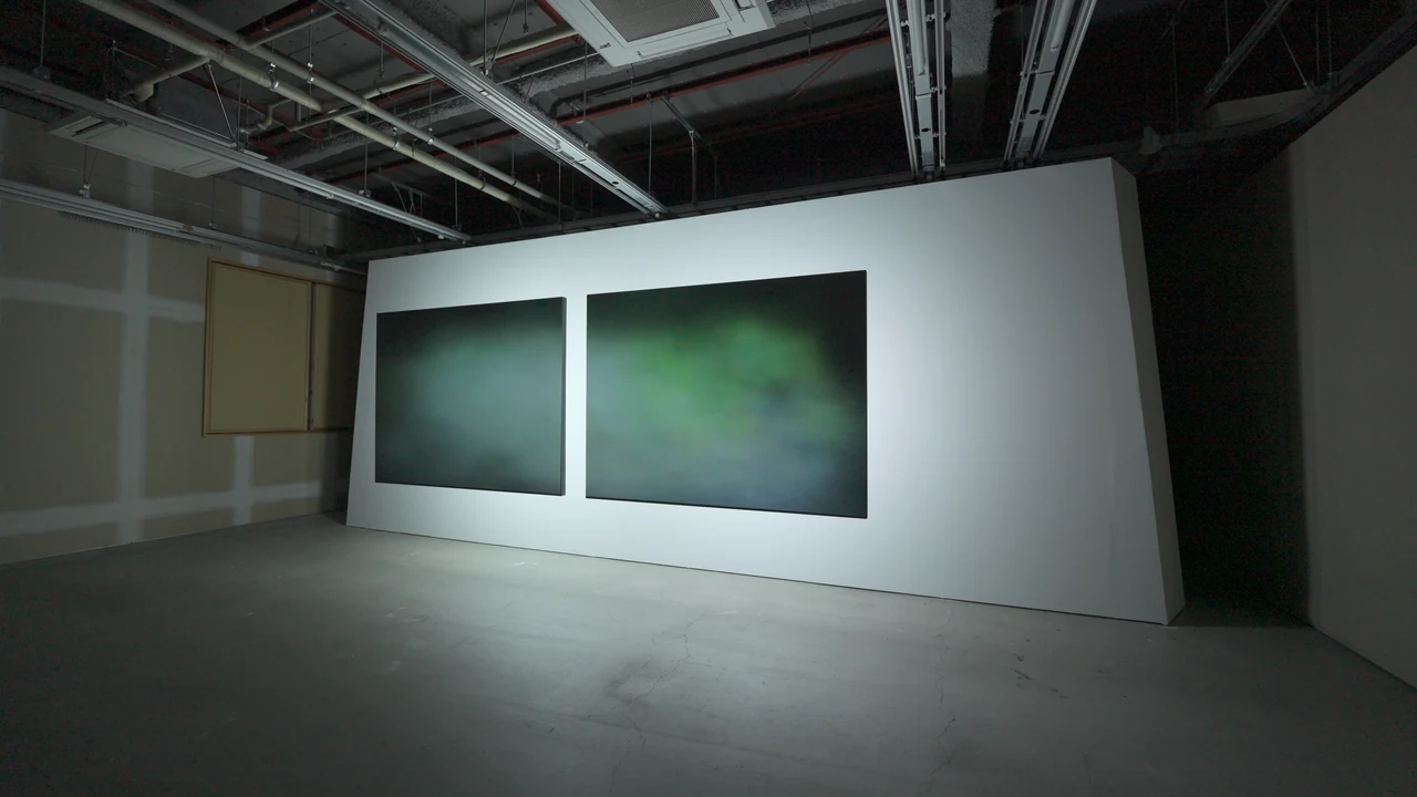 The relationship between screens and background light